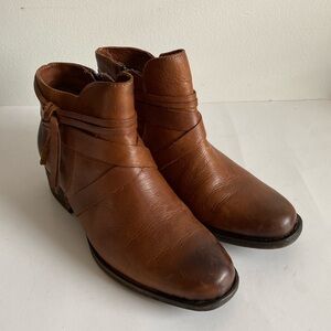 BORN MONTILLA ANKLE BOOTIE. Size 8.5.